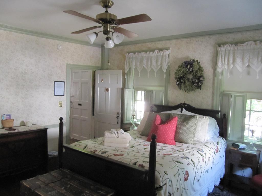 Queen Room